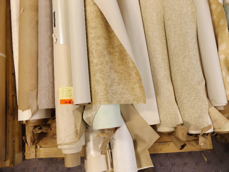 lot 205 image: Beautiful Wall Covering - Over 300 Yards