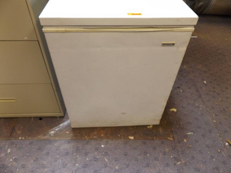 lot 16 image: Freezer