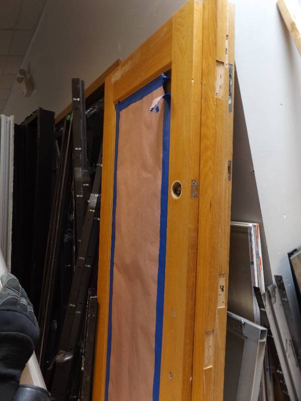 lot 31 image: 5 Solid Doors with Light