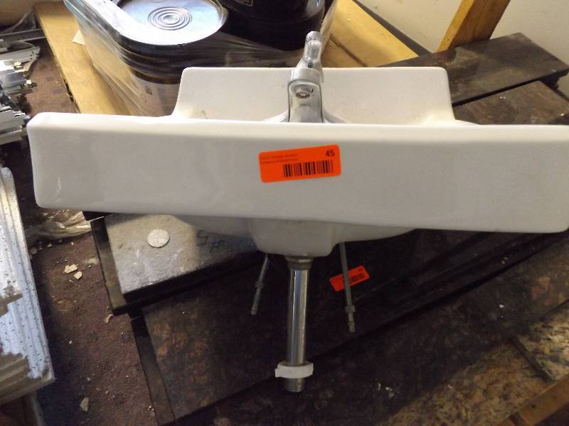 lot 42 image: Porcelain Sink