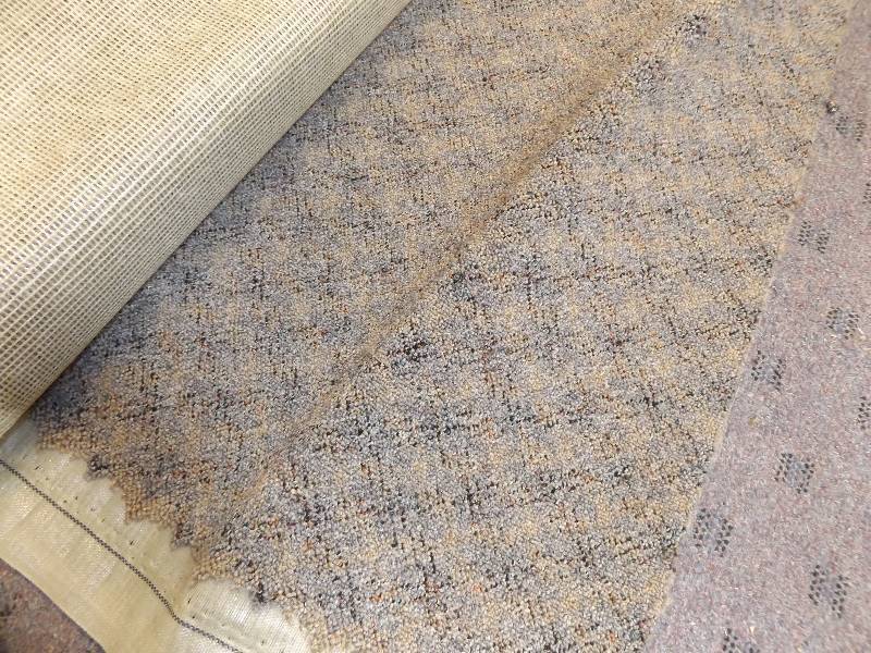 lot 78 image: 12 ft. Carpet