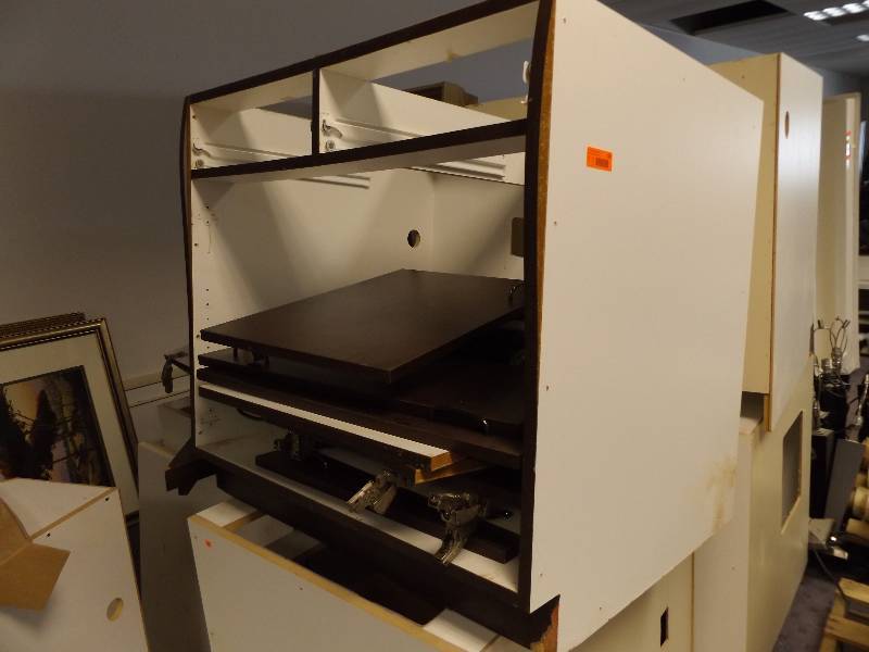 lot 100 image: 8 30 x 36 Cabinets