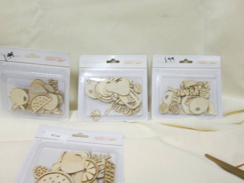 Die- Cut Wood Pieces 17 Per Contain...