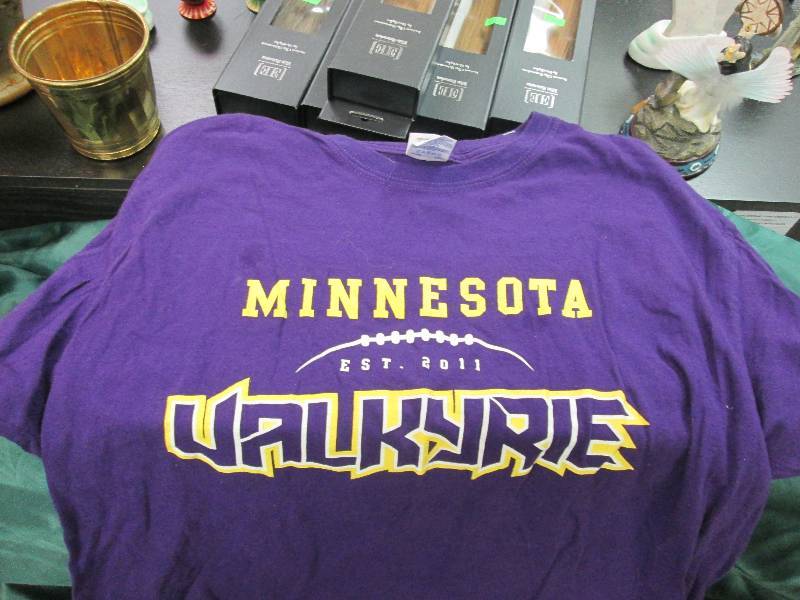 Size Large Minnesota Vikings T-Shir...