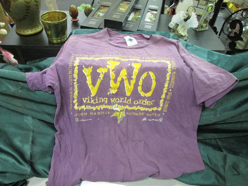 Size Large Minnesota Vikings T-Shir...