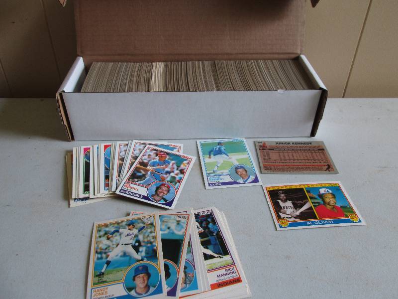 box of 1983 Topps baseball cards ...