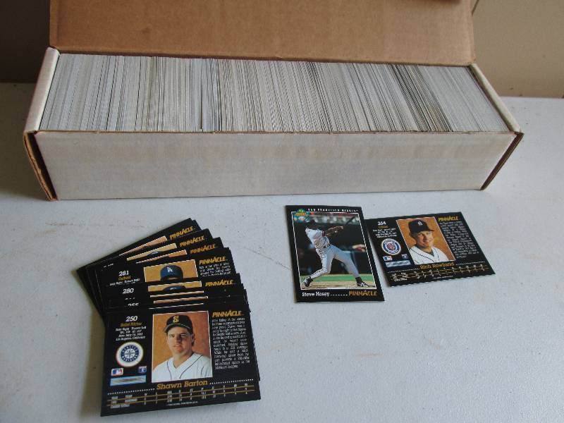 Box of 1993 Pinnacle baseball sport...