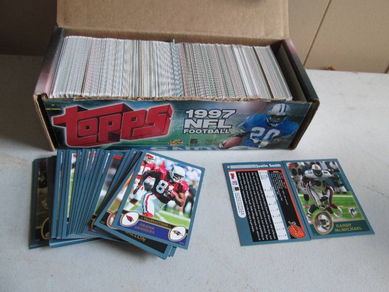 Box of 1997 Topps Football sports c...