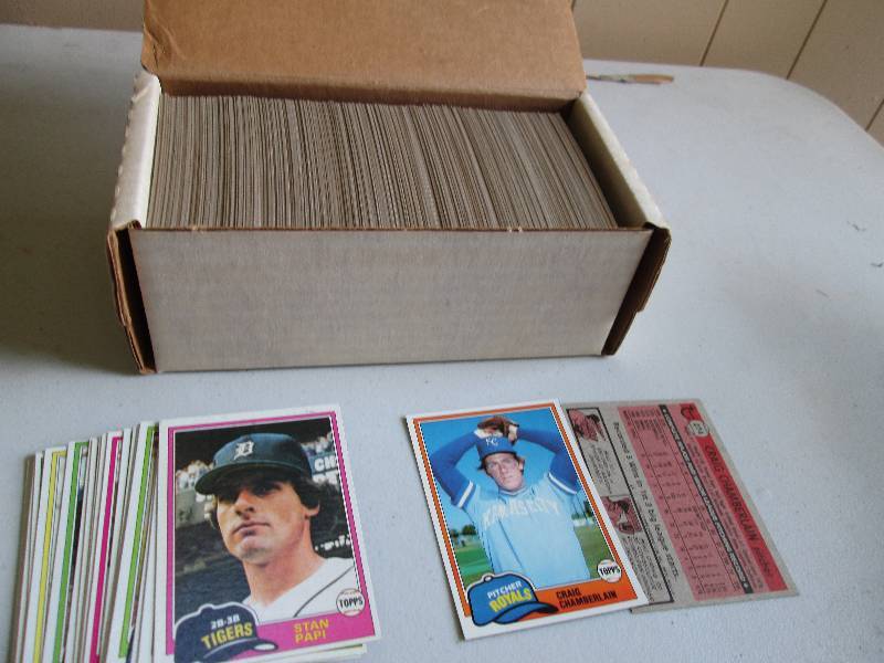 box of 1981 Topps baseball cards ...