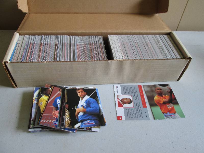 Box of 1991 Pro Line football sport...
