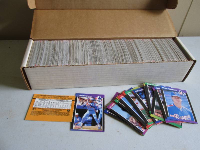 Box of 1989 Don Russ baseball cards...