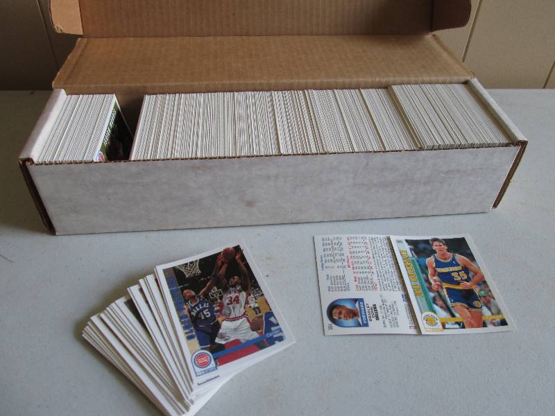 Box of 1992-1993 NBA Hoops basketba...