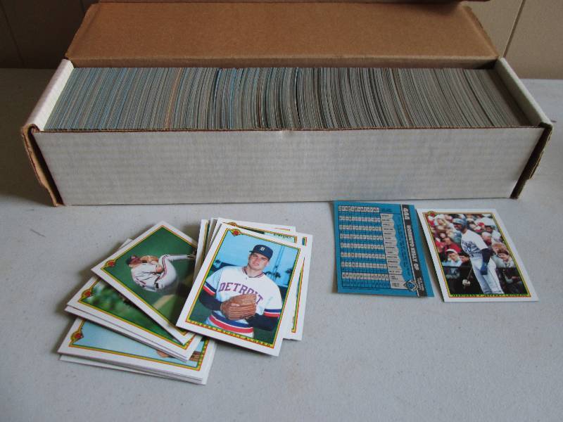 Box of 1990 Bowman baseball sports ...