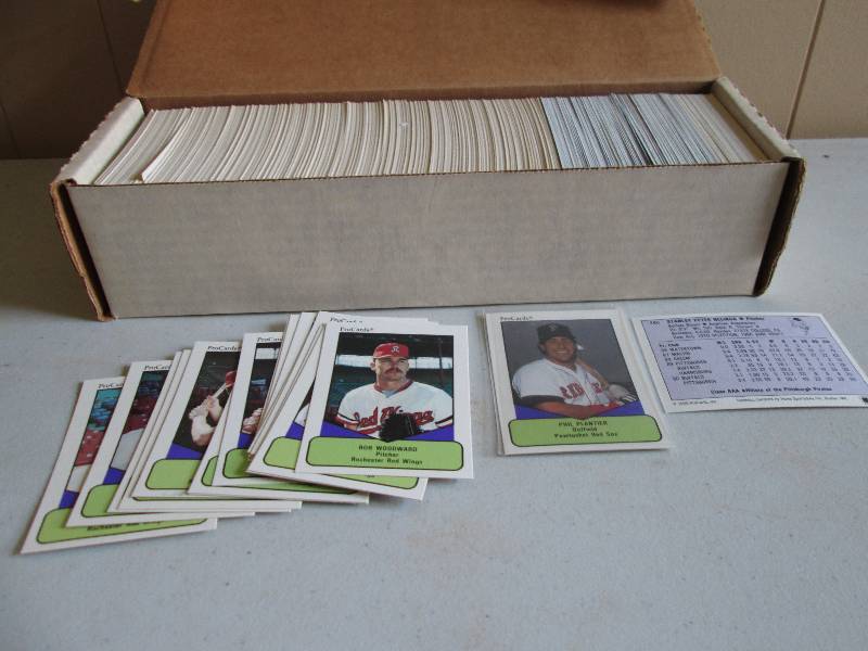 Box of 1990 Pro set baseball sports...