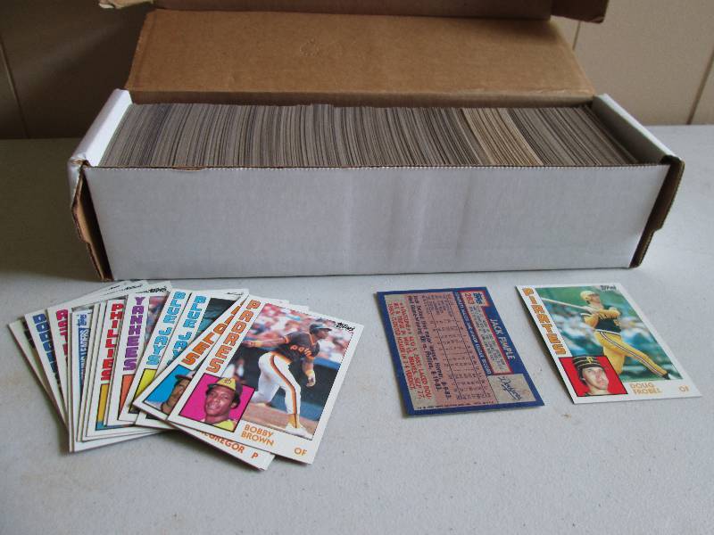 Box of 1984 Topps baseball sports c...