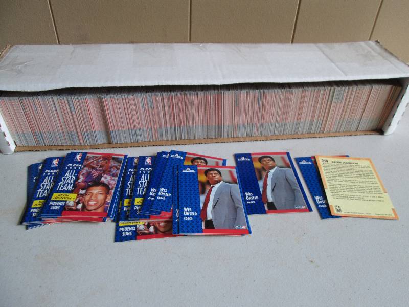 Box of 1991-1992 Fleer basketball s...