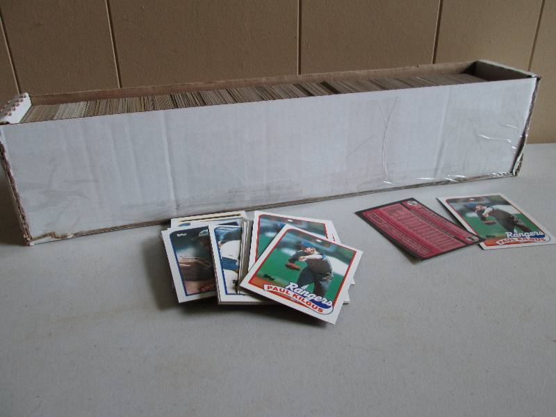 Box of 1989 Topps baseball sports c...