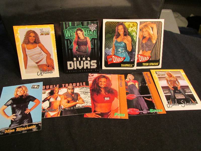 lot of WWE Divas sports cards ...