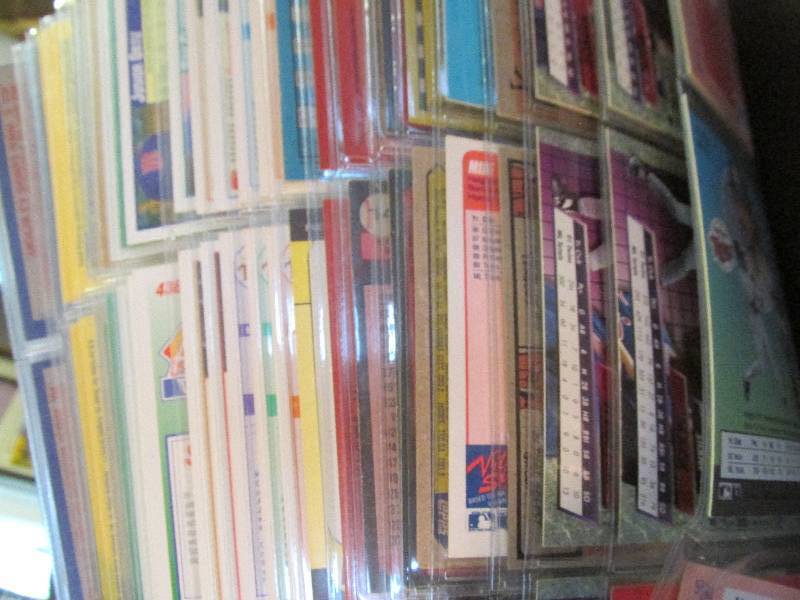 lot of Minnesota Twins sports cards...