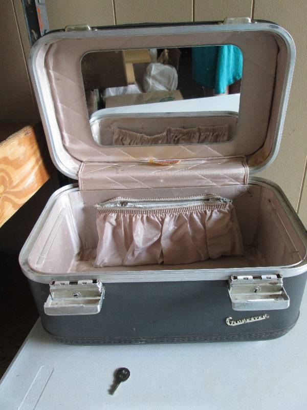 Hardshell Globester travel case, ma...