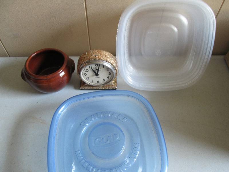 3 matching bowls, one lid fits all....
