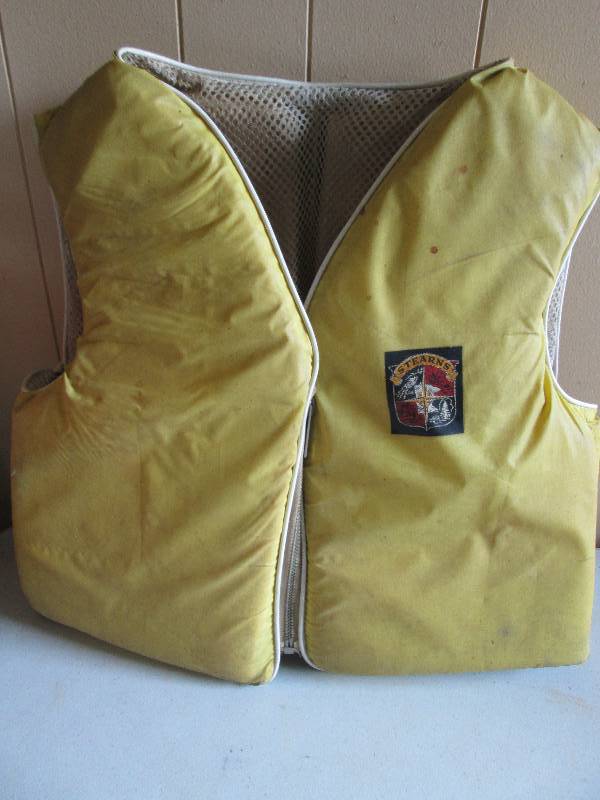 Sterns Life Jacket, Medium  Top br...