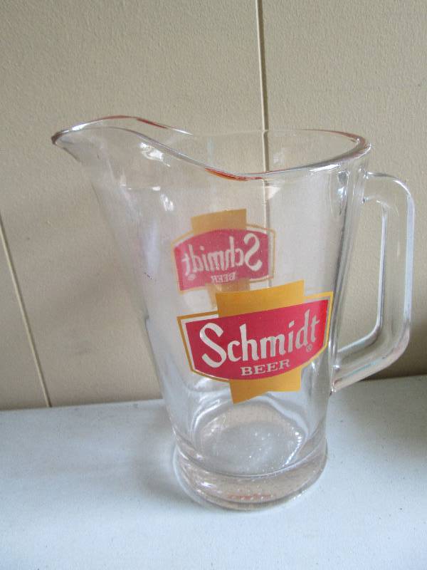 This pitcher has a 1 thick solid b...