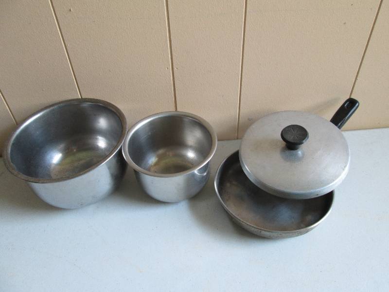 2 stainless pots, 34 quart and a c...