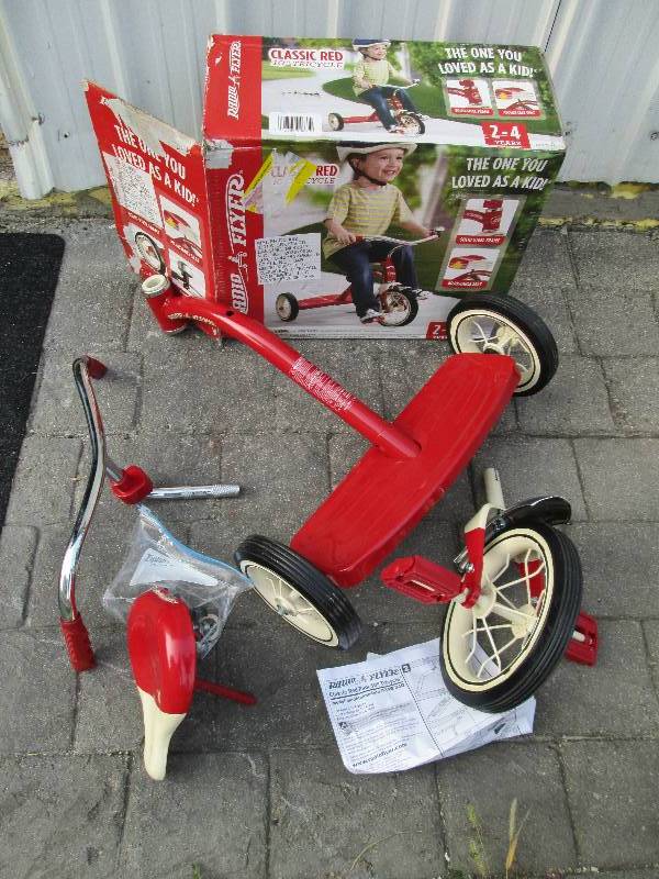 radio flyer tricycle brand new appe...