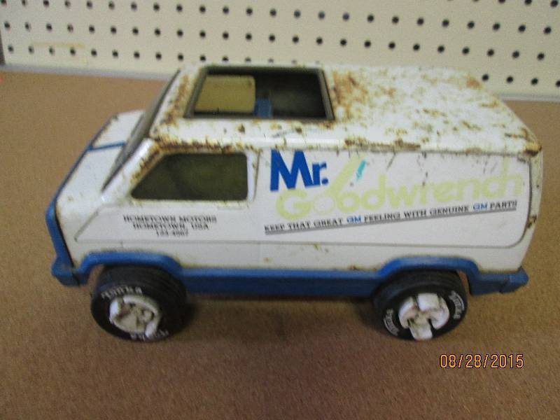Old metal Tonka Van Mr. Goodwrench,...