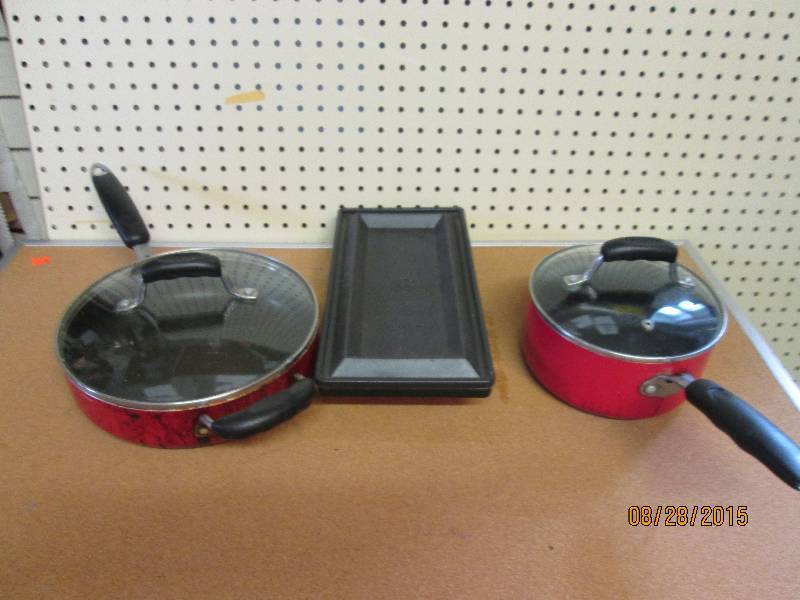 Pair of heavy duty aluminum pots wi...