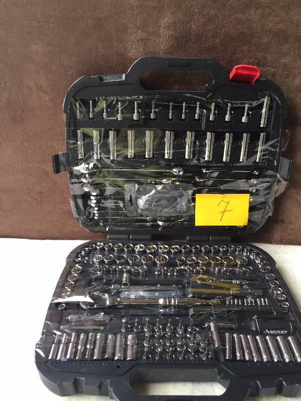 lot 7 image: Husky 185 PC Mechanic Tool Set