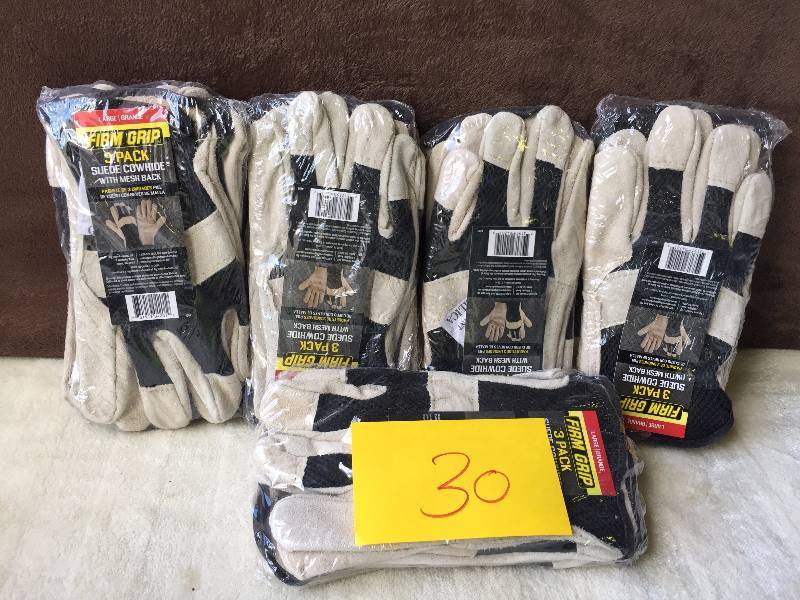 lot 30 image: Lot of Gloves