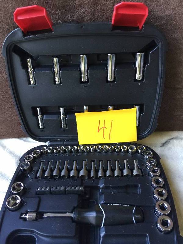 lot 41 image: Mechanic Tool Set- missing couple pcs