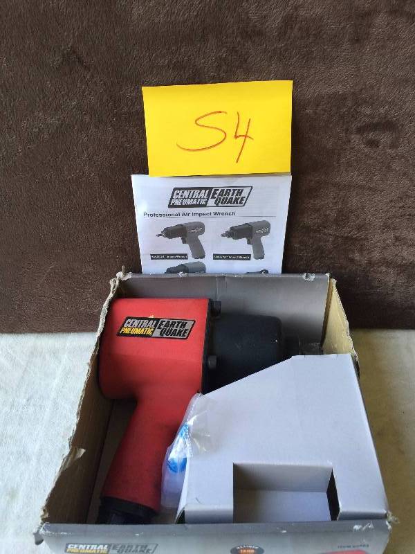 lot 54 image: 34 Air Impact Wrench