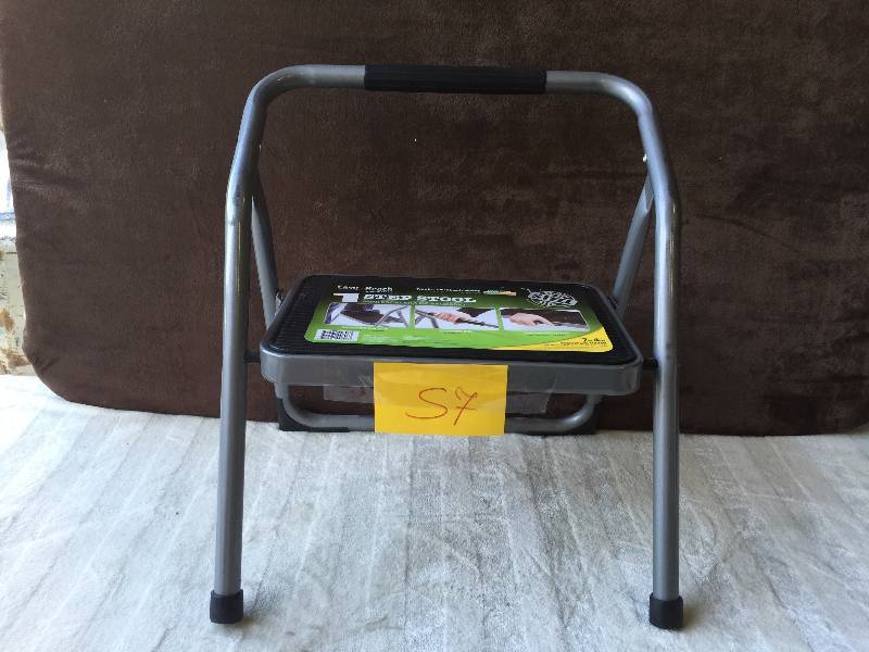 lot 57 image: One Step Stool