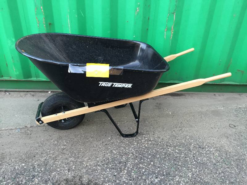 lot 62 image: True Temper Metal Garden Cart- wheel not turning properly neeeds to be adjusted