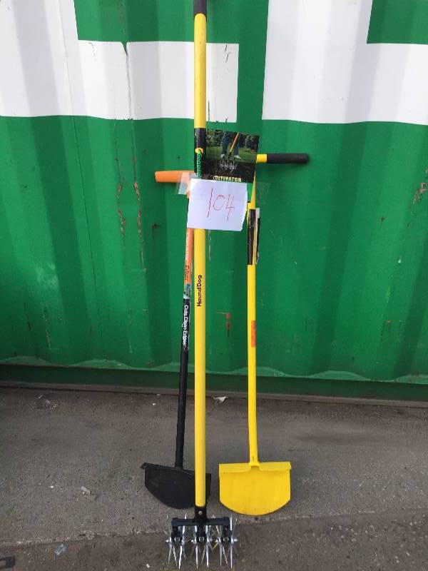lot 104 image: Lot of garden Tools