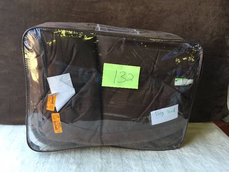 lot 132 image: Large Pet Bed