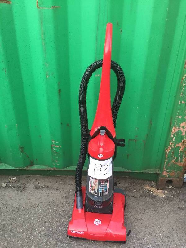 lot 193 image: Dirt Devil Vacuum