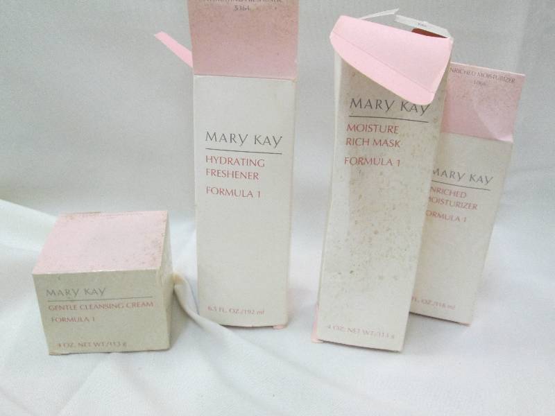 lot 12 image: Mary Kay Gentle cleansing cream, Mo...