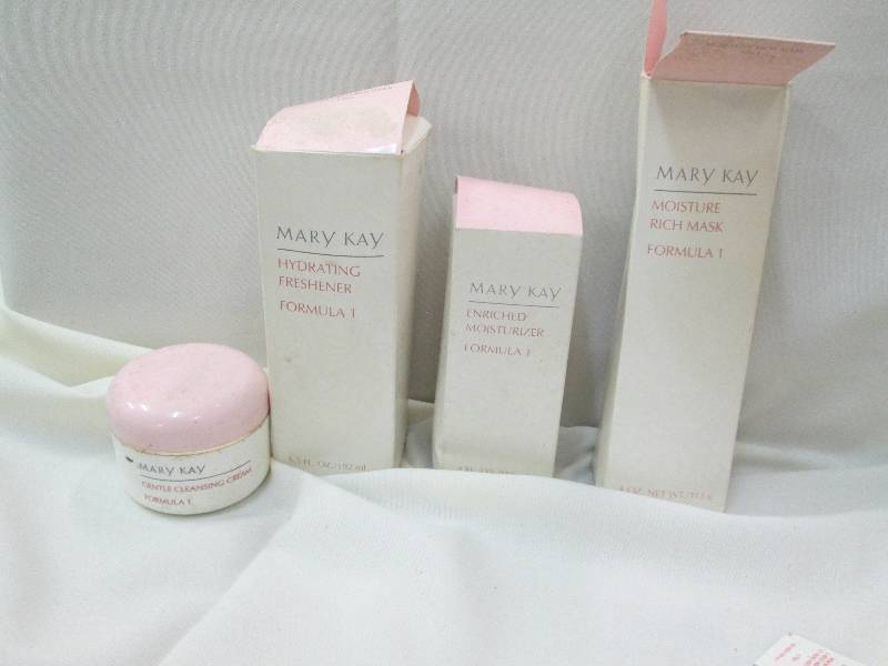 lot 13 image: Mary Kay Gentle cleansing cream, Mo...