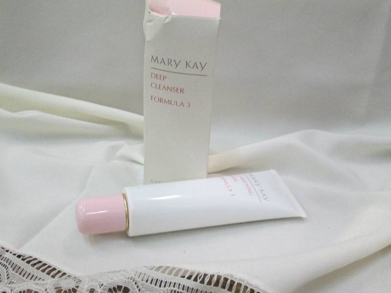 lot 14 image: Qty 2 Mary Kay Deep cleanser formul...