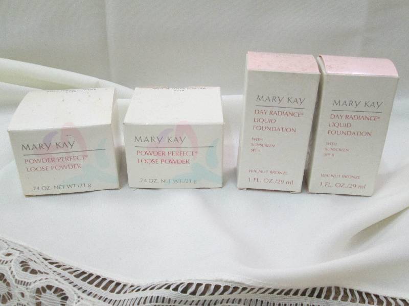 lot 15 image: Qty 4 Mary Kay Powder perfect loose...