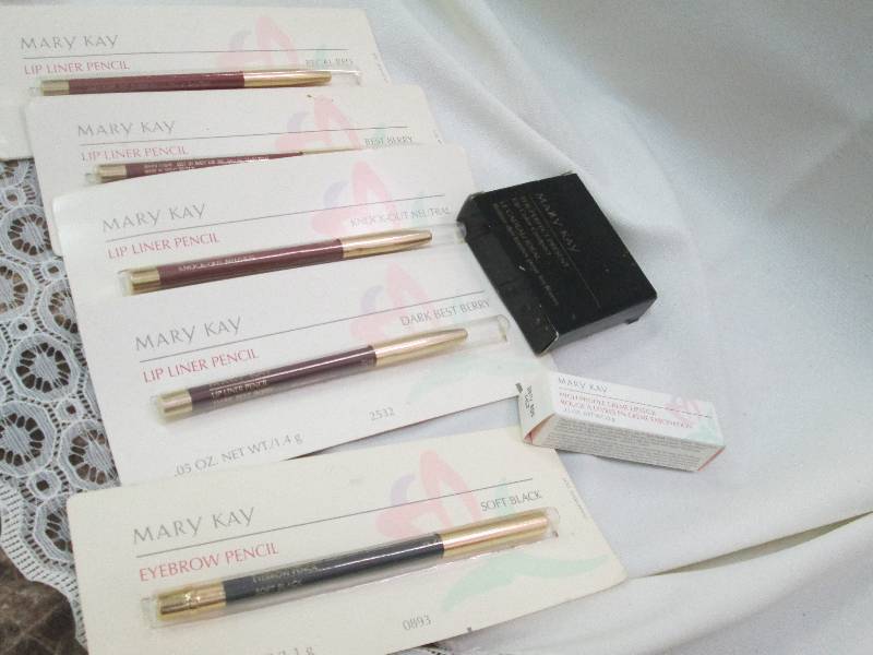 lot 17 image: Qty 7 Mary Kay Lip liner pencil Reg...