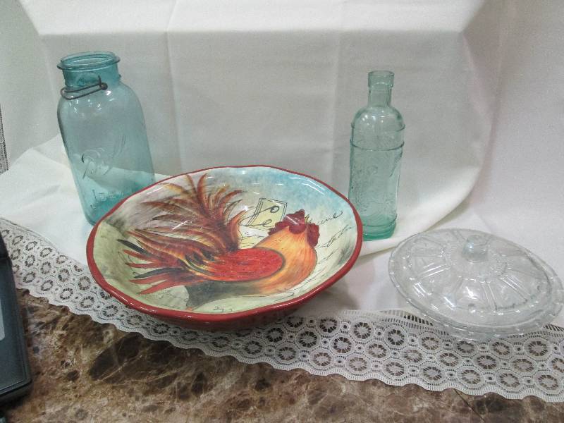 lot 19 image: Roaster bowl, candy dish Ball Ideal...