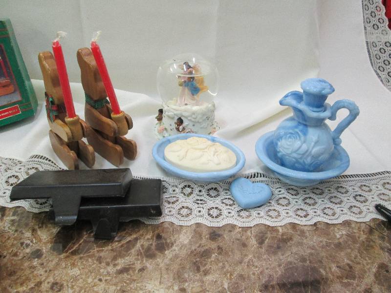 lot 20 image: Wooden Teddy Taper holder set of 2,...