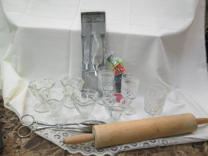 lot 24 image: 5- sundae dishes, 3-stem glass, cov...