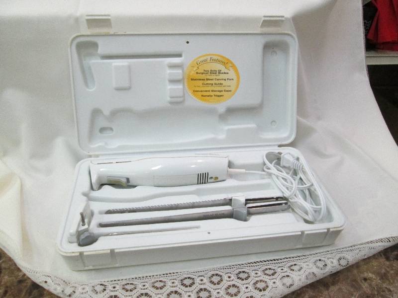 lot 25 image: Hamilton Beach electric knife...
