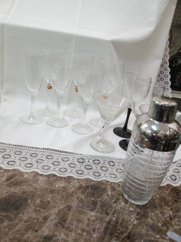 lot 31 image: Different size wine glass, margitta...